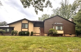 Building Photo - 173 Sayre Dr