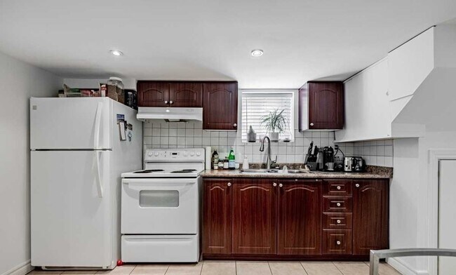 Photo du bâtiment - 32 Strader Av