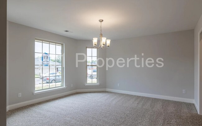 Foto del edificio - 5961 Uselton Dr