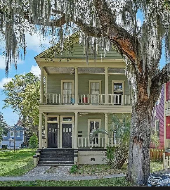 Front, upstairs unit - 1724 Barnard St