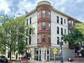 Building Photo - 604 W Surf St
