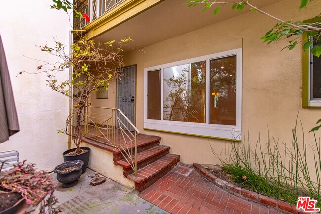Foto del edificio - 1208 N Crescent Heights Blvd
