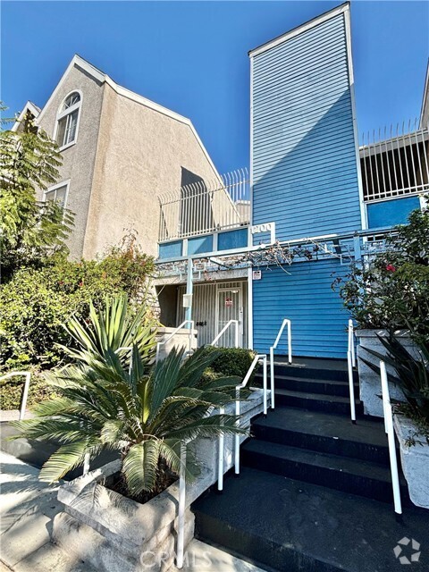 Building Photo - 1200 Gaviota Ave