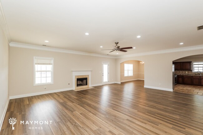 Foto del edificio - 6013 Locklear Way