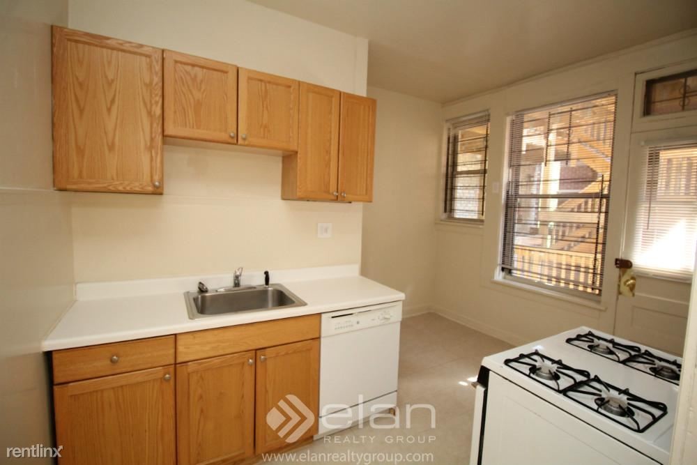 Foto principal - 1201 W Waveland Ave