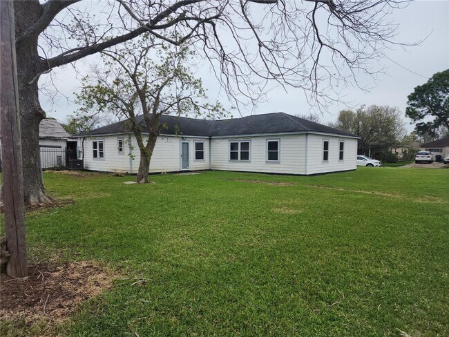 Building Photo - 7205 Heron Ln