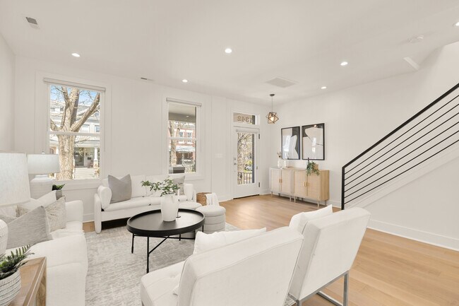 Foto del edificio - 1342 Meridian Pl NW