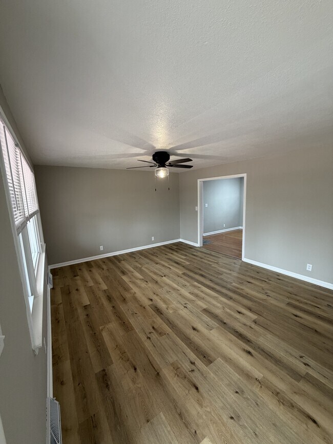 Foto del edificio - 2213 Roland Dr