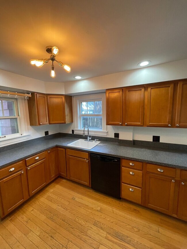 Building Photo - 1404 E Park Pl