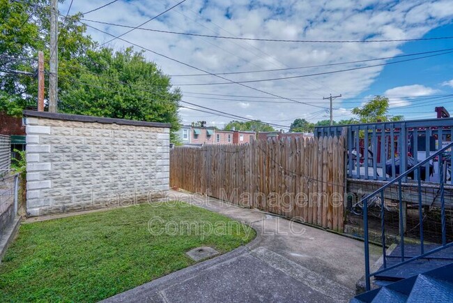 Building Photo - 2756 Pelham Ave
