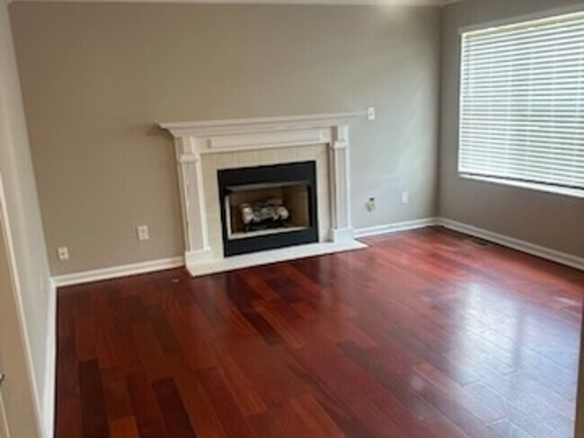 Foto del edificio - 4 Bedroom 3 bathroom Single Family Home in...
