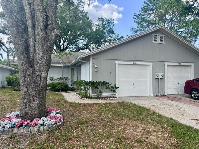 2/1 Townhome Located in Carrollwood WITH G... - 2/1 Townhome Located in Carrollwood WITH G...