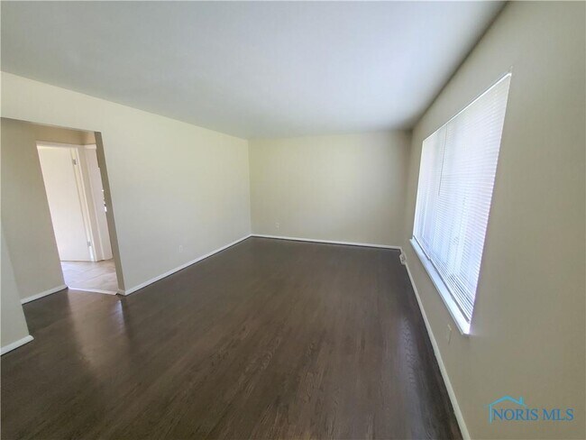 Building Photo - 1531 Eaton Dr