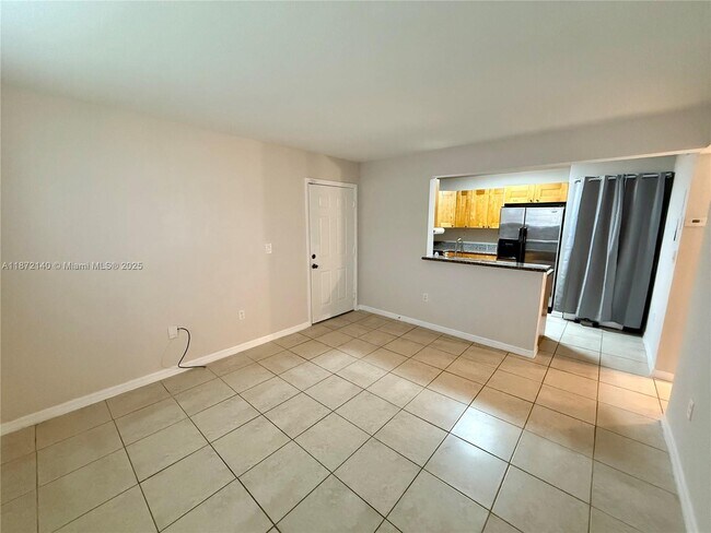 Foto del edificio - 350 Palm Cir W