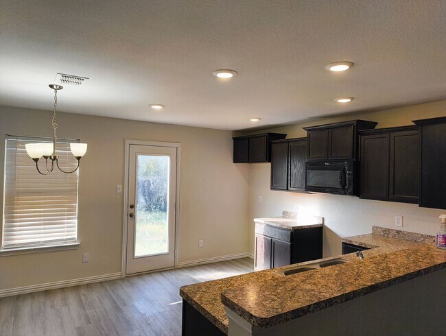 Foto del edificio - 1540 Chama Dr