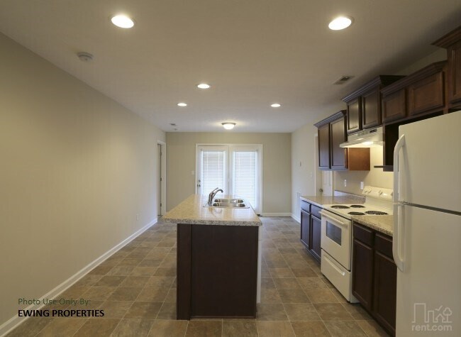 Foto del edificio - 102 Blackberry Dr