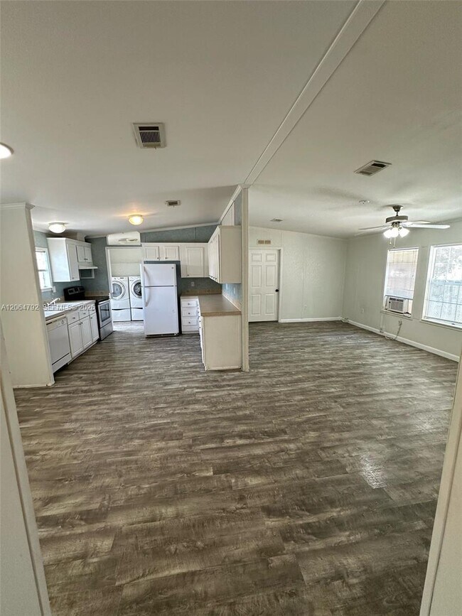 Foto del edificio - 11832 Leeward Pl
