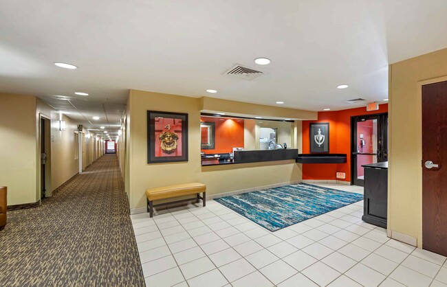 Lobby and Guest Check-in - Furnished Studio - Oklahoma City