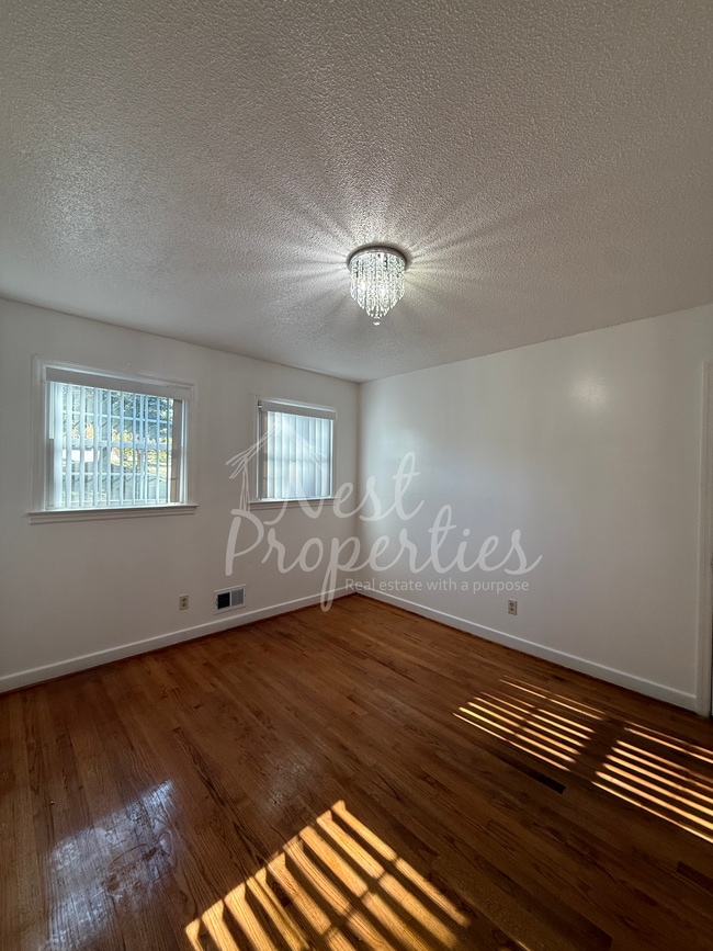 Foto del edificio - 3901 Pine Cone Dr