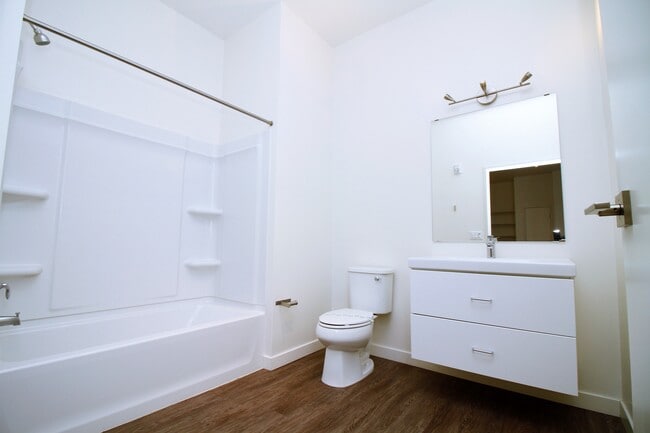 Building Photo - Ice House Midtown