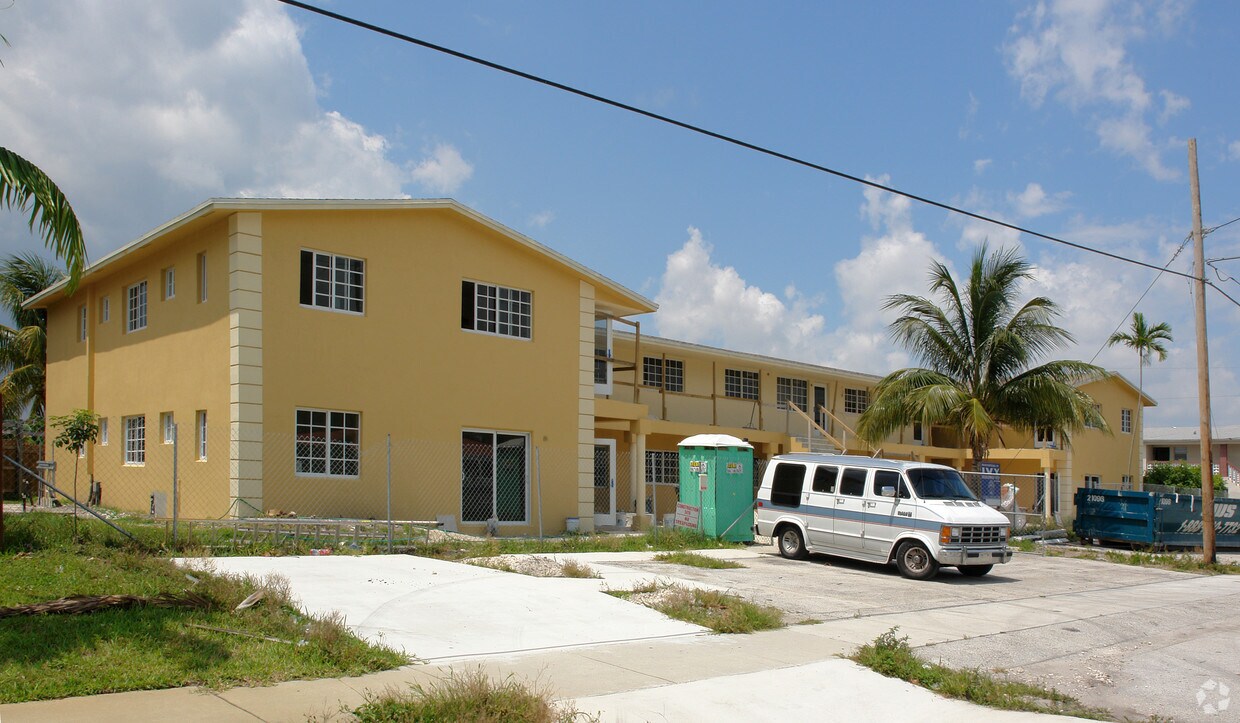 Primary Photo - 410 SW 15th St