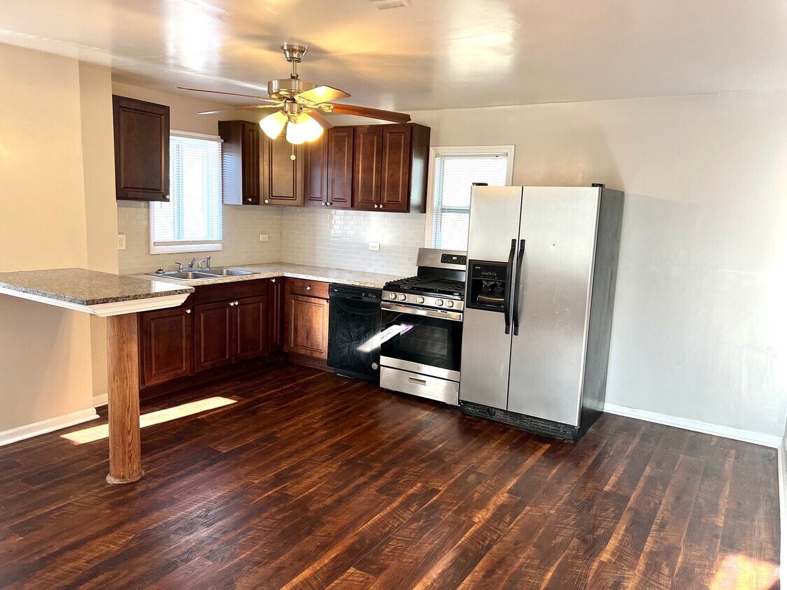 233 East 19th Street, Lockport, IL 60441 Townhome Rentals in Lockport