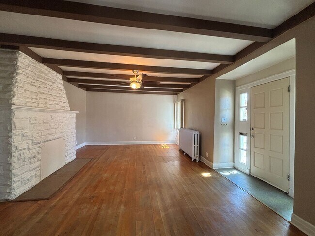 Foto del edificio - Large 2-bedroom unit in 3-plex.