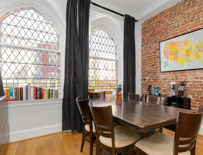 Foto del edificio - 819 D St NE