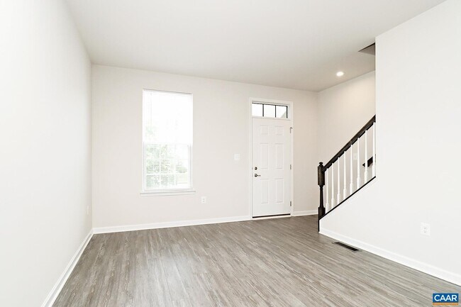 Foto del edificio - 2083 Elm Tree Ct