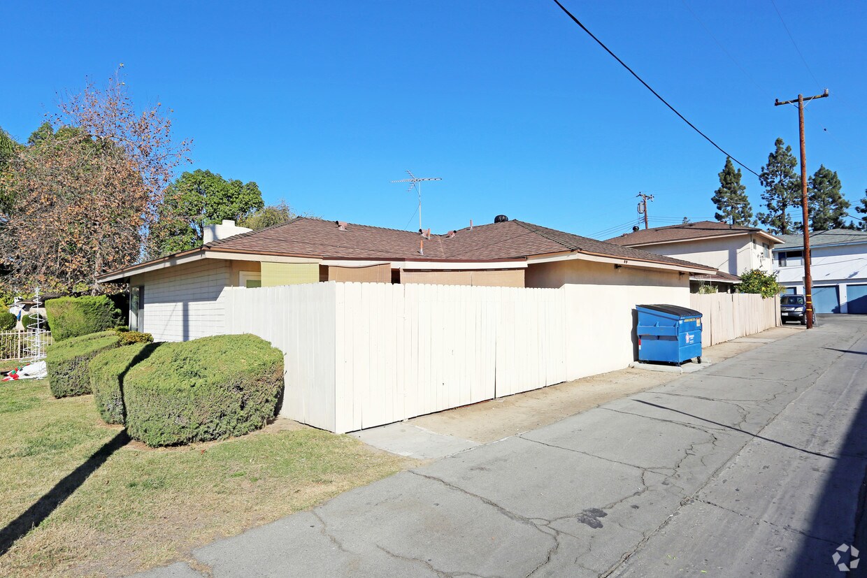Building Photo - 13302 Verde St