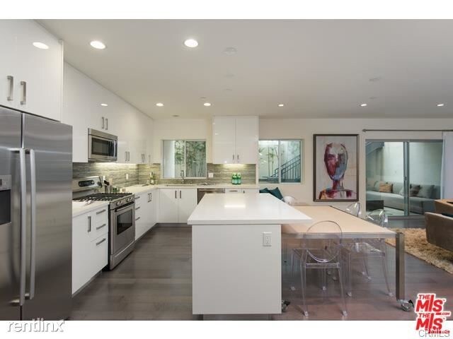 Building Photo - 1807 S Beverly Glen Blvd