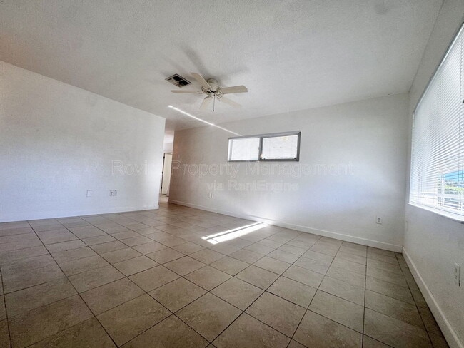 Foto del edificio - 408 New York Ave