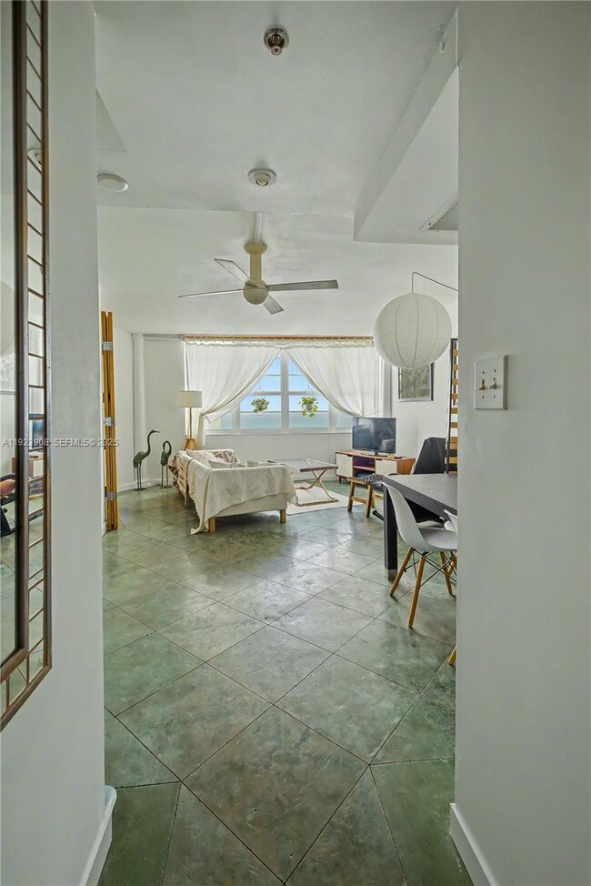 Foto del edificio - 100 Lincoln Rd