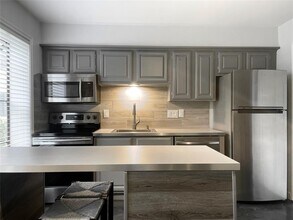 Building Photo - 1311 Antoine Dr
