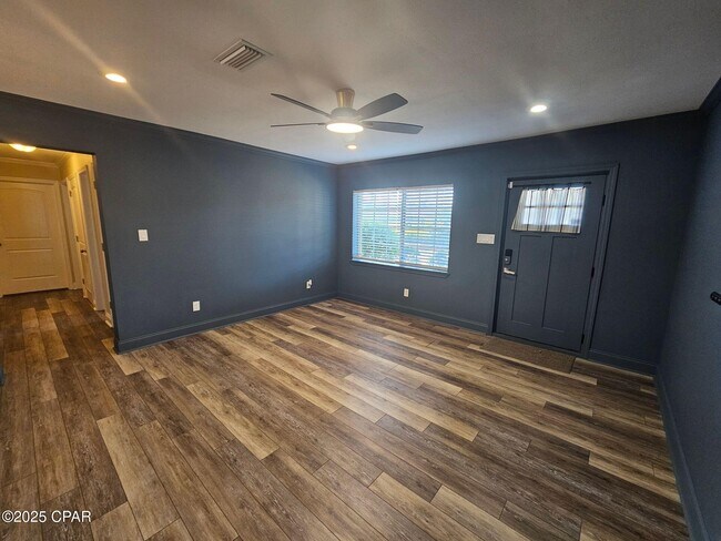 Building Photo - 106 N Macarthur Ave