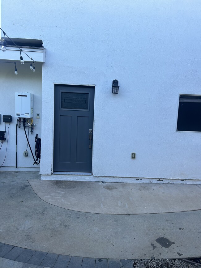 Entrance - 19548 Los Alimos St