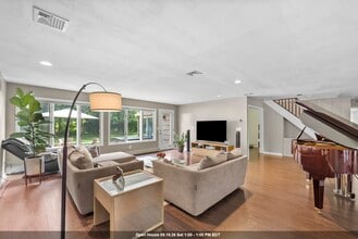 Building Photo - 926 Norgate Dr