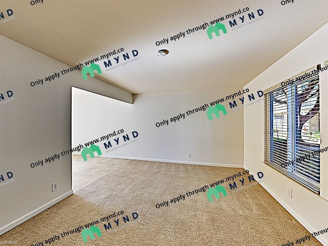 Building Photo - 3 br, 1.5 bath Townhome - 2135 Cerro Terbi Ct