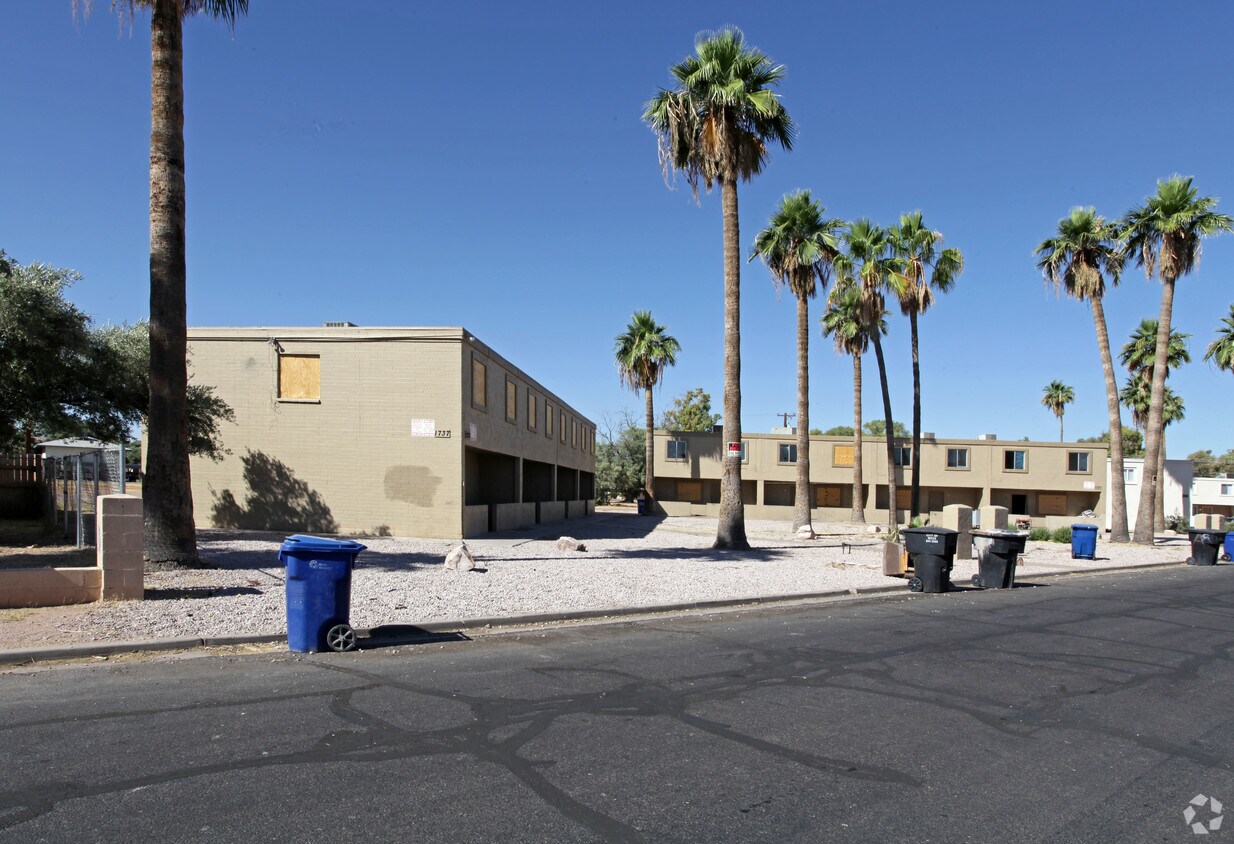 Primary Photo - 1727-1737 E Elton Ave