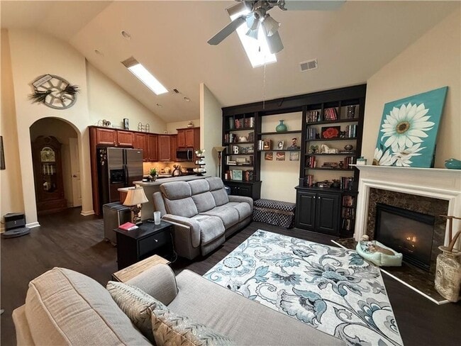 Building Photo - 502 Camellia Ct