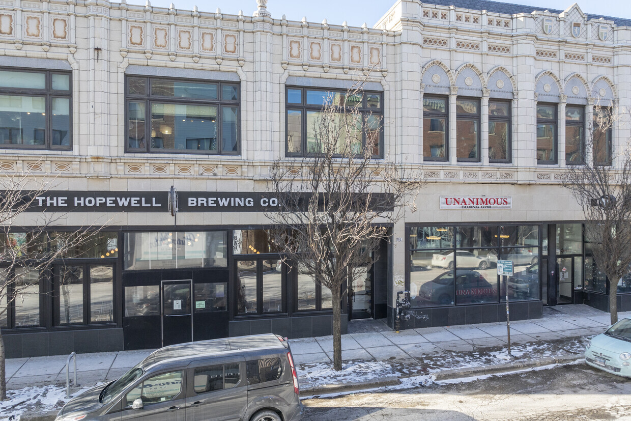 Primary Photo - 2764-2778 Milwaukee