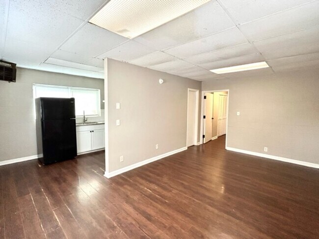 Building Photo - 124 Cottonwood Dr.