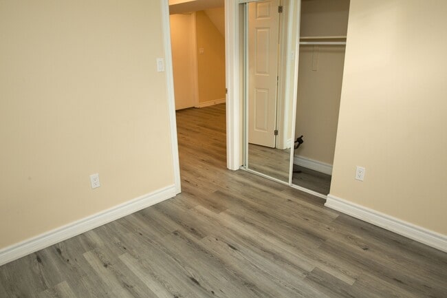 Building Photo - 32 Durrington Crescent