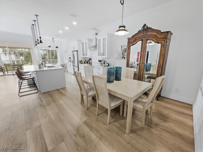 Building Photo - 6876 Redbay Park Rd