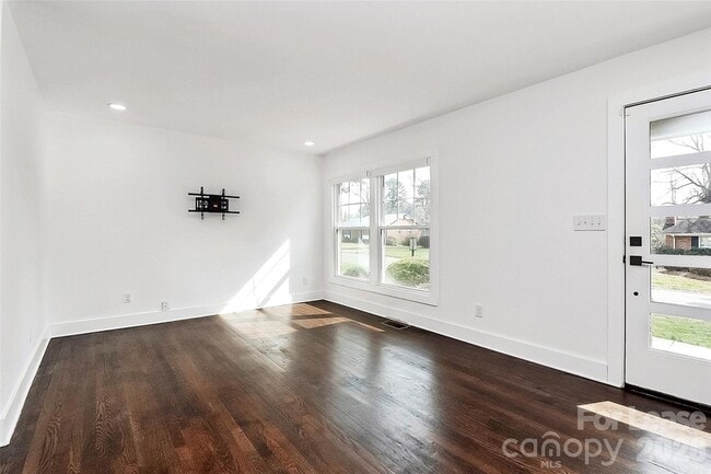 Building Photo - 4313 Maureen Dr