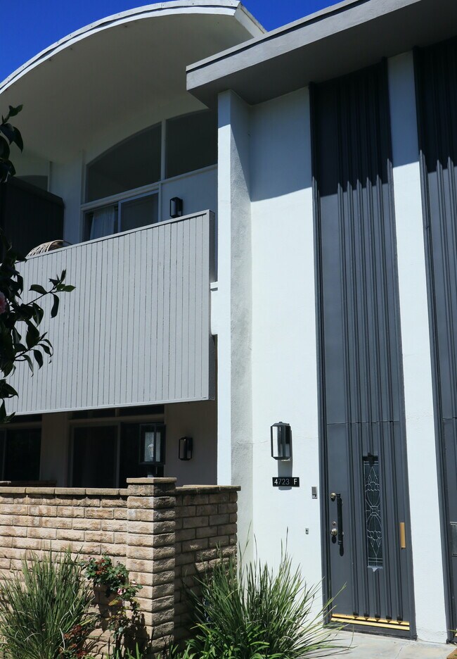 Building Photo - 4719 La Villa Marina