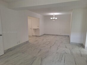 Building Photo - 12831 SW 43rd Dr