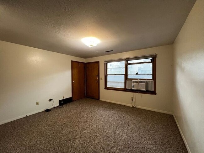 Building Photo - $875 | 1 Bedroom, 1 Bathroom Apartment | C...