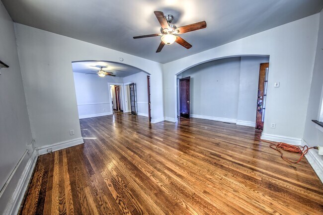 Foto del edificio - 5231 S Grand Blvd