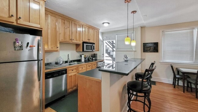 Building Photo - MODERN 1 BED 1 BATH CONDO IN THE FAN!!!!